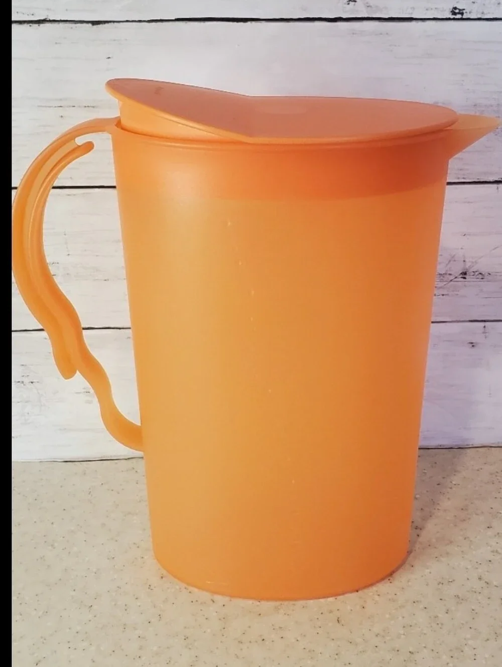 Retired Tupperware Impressions Slimline Peach Pitcher 3333A 2 Qt Rocker Lid Vint